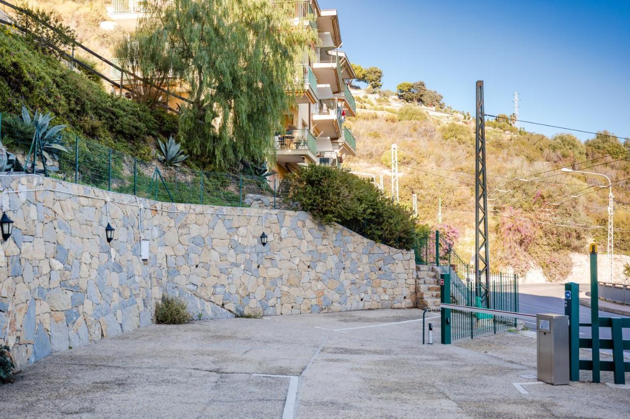 086 - Sunshine Home, 5 Minuti Dalla Spiaggia - Parcheggio Privato Gratis Incluso Ospedaletti Eksteriør bilde